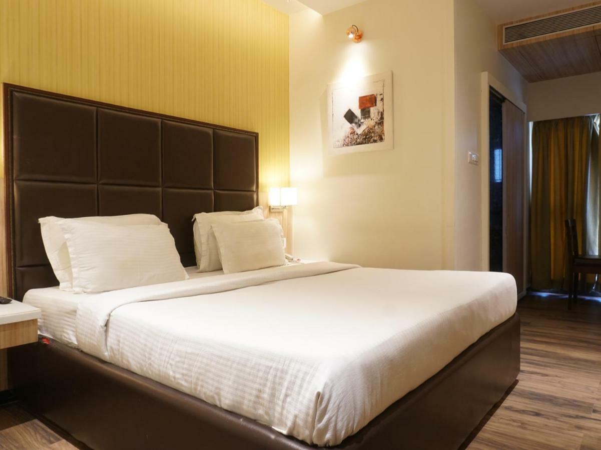 Palette Four Seasons Recreation Resort Jalgaon Exterior photo
