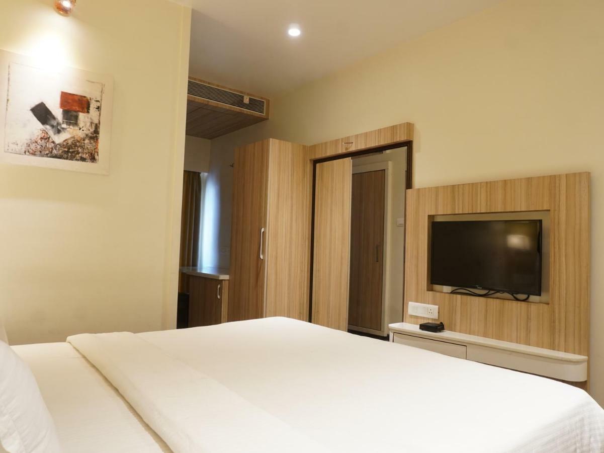 Palette Four Seasons Recreation Resort Jalgaon Exterior photo