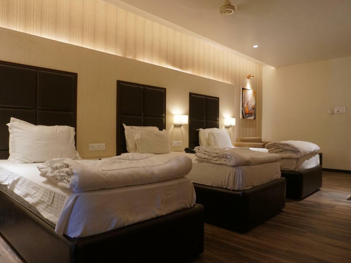Palette Four Seasons Recreation Resort Jalgaon Exterior photo