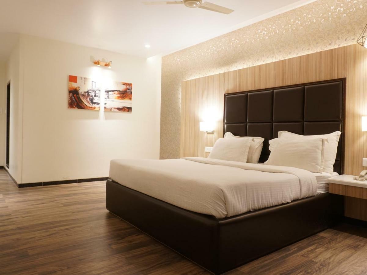 Palette Four Seasons Recreation Resort Jalgaon Exterior photo