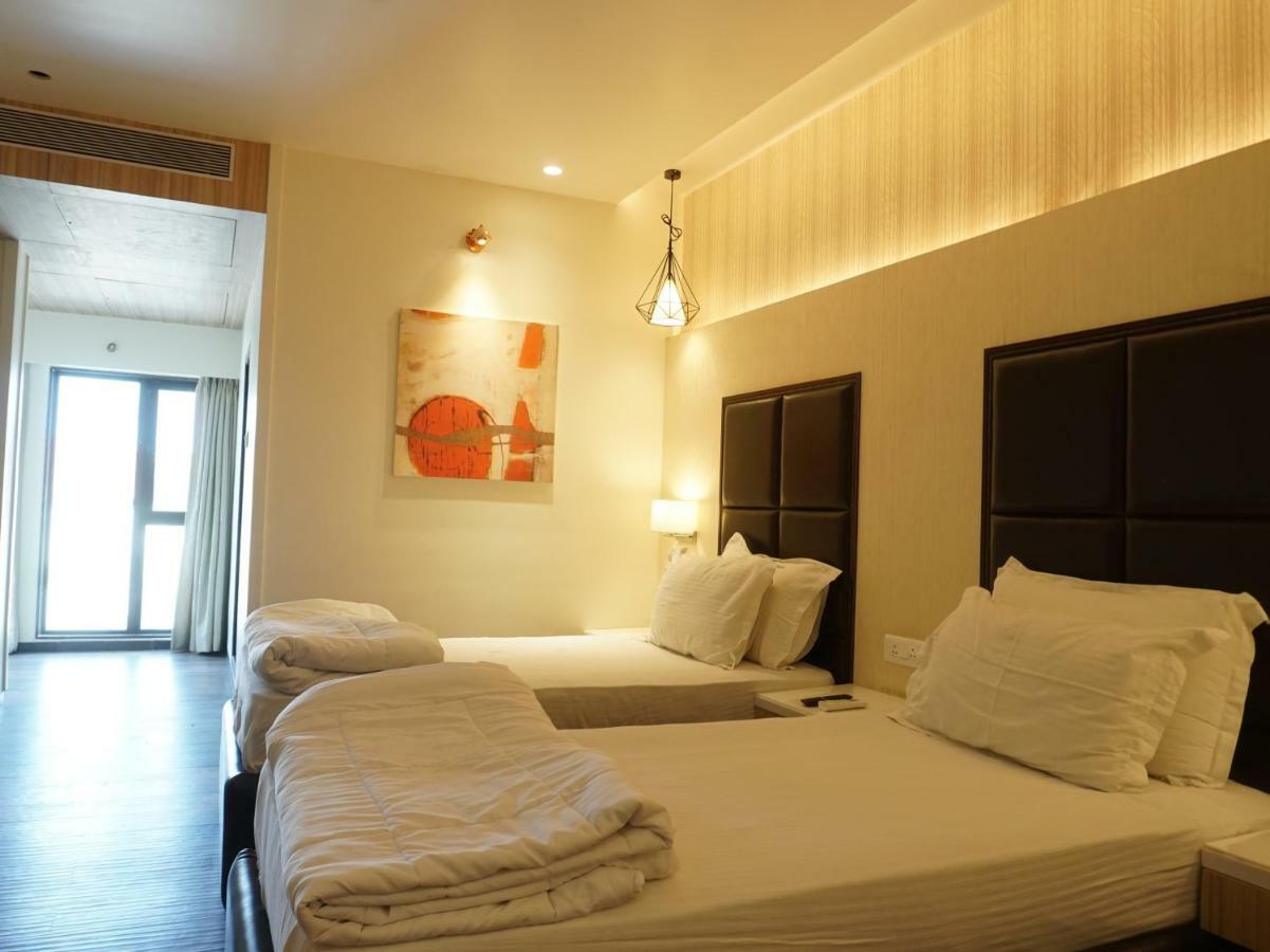 Palette Four Seasons Recreation Resort Jalgaon Exterior photo