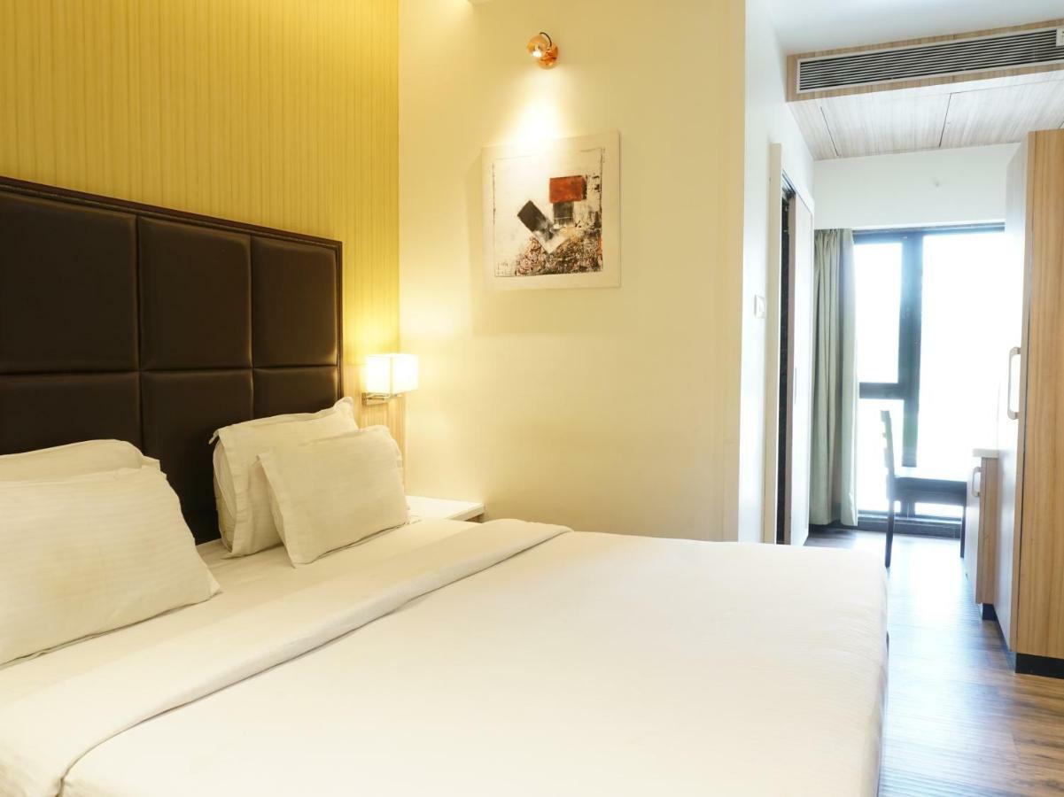 Palette Four Seasons Recreation Resort Jalgaon Exterior photo