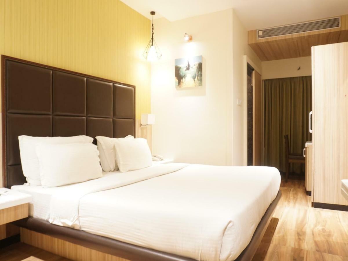 Palette Four Seasons Recreation Resort Jalgaon Exterior photo
