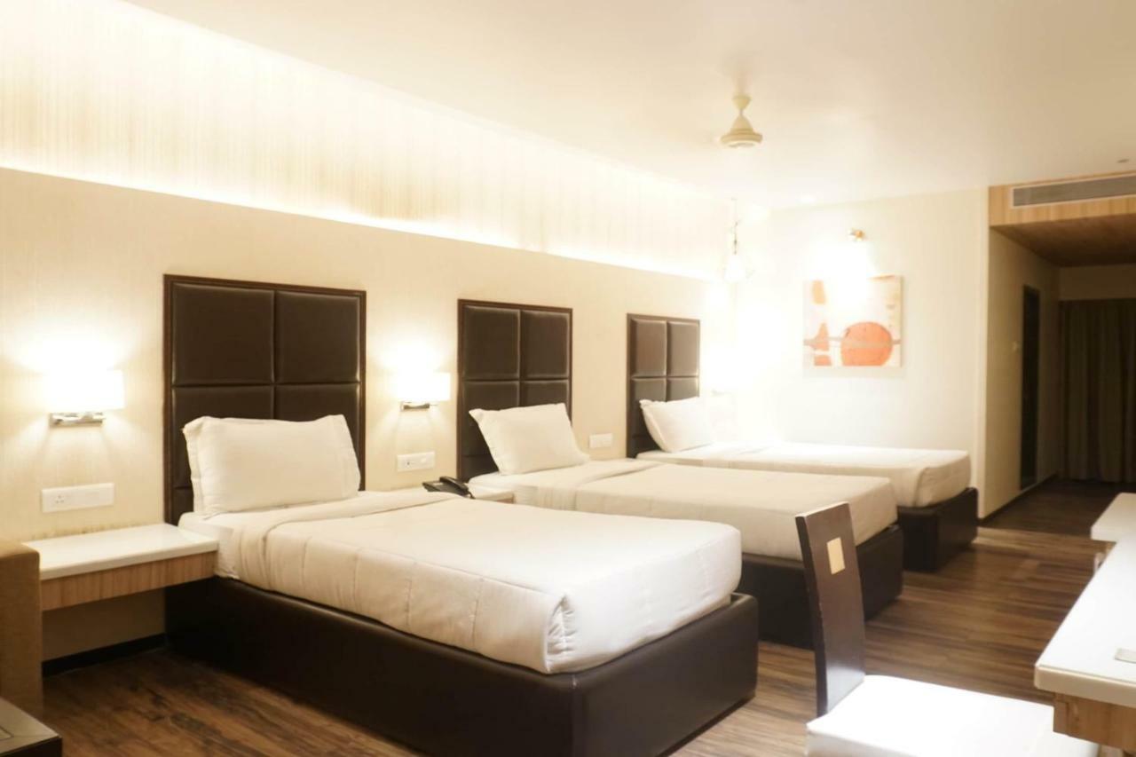 Palette Four Seasons Recreation Resort Jalgaon Exterior photo