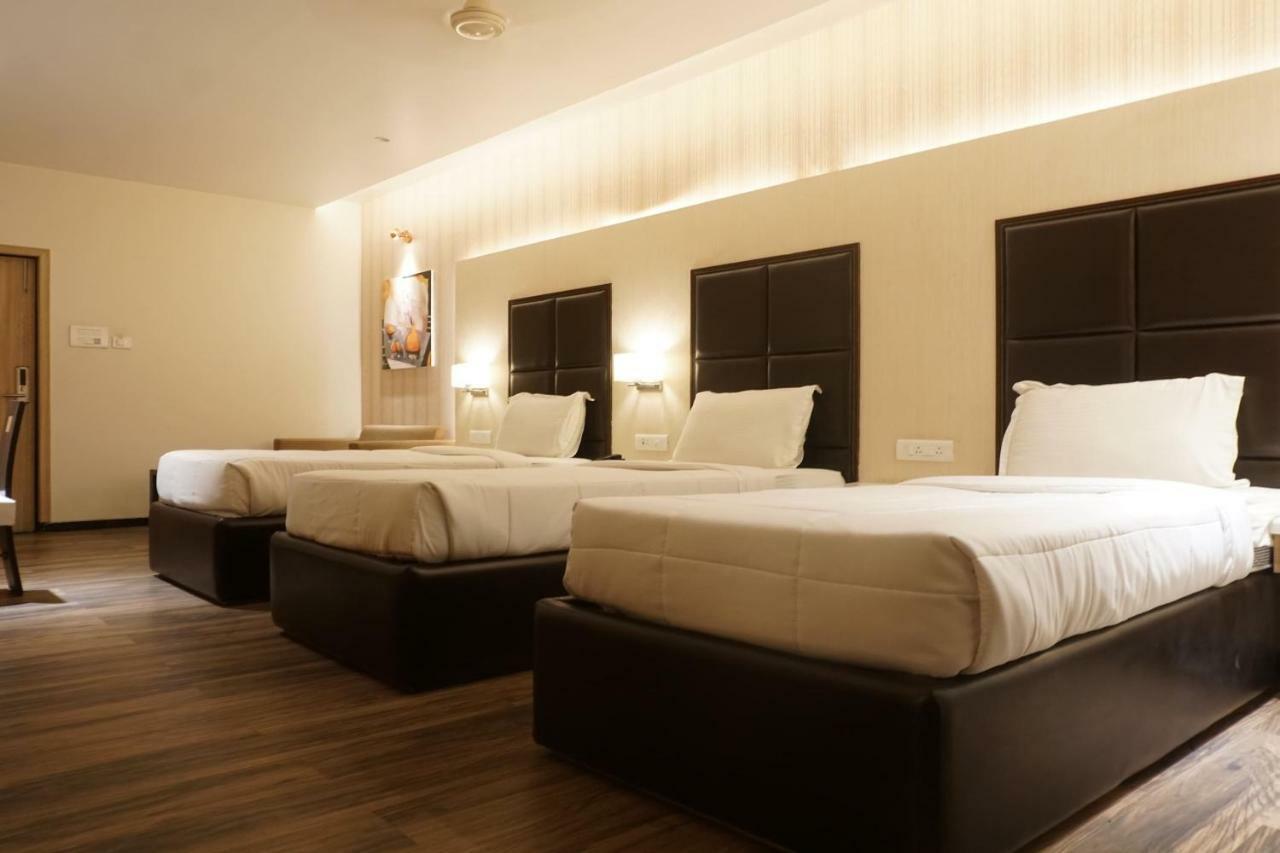 Palette Four Seasons Recreation Resort Jalgaon Exterior photo